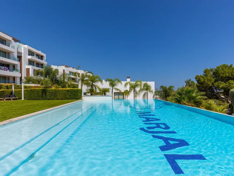 LAS COLINAS. ATICO CON SOLARIUM ENORME PRIVADO. 2 DORM. 2BAÑOS. GARAJE+TRASTERO.