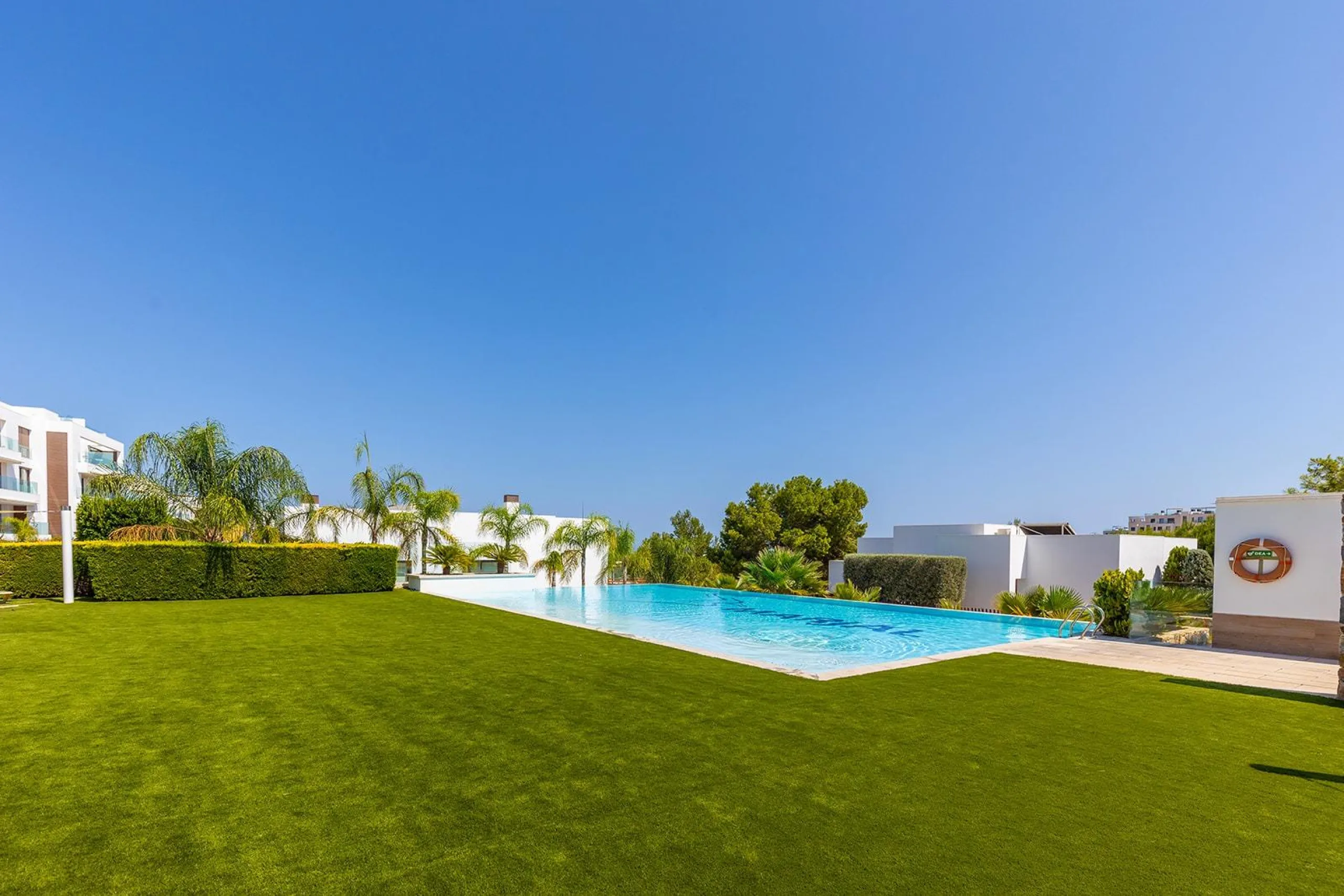 LAS COLINAS. ATICO CON SOLARIUM ENORME PRIVADO. 2 DORM. 2BAÑOS. GARAJE+TRASTERO.