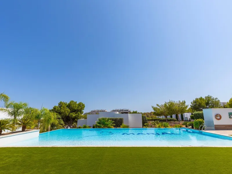 LAS COLINAS. ATICO CON SOLARIUM ENORME PRIVADO. 2 DORM. 2BAÑOS. GARAJE+TRASTERO.