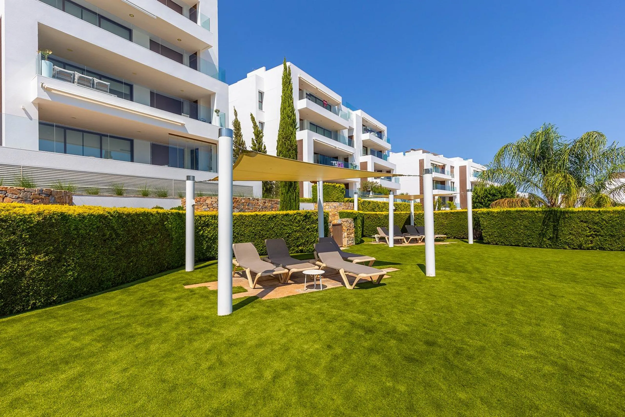LAS COLINAS. ATICO CON SOLARIUM ENORME PRIVADO. 2 DORM. 2BAÑOS. GARAJE+TRASTERO.