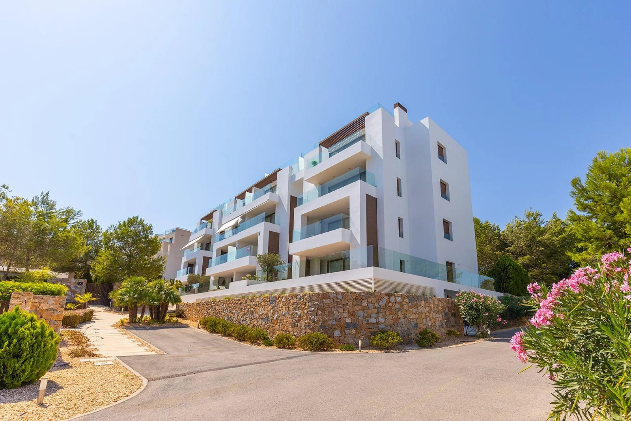 LAS COLINAS. ATICO CON SOLARIUM ENORME PRIVADO. 2 DORM. 2BAÑOS. GARAJE+TRASTERO.