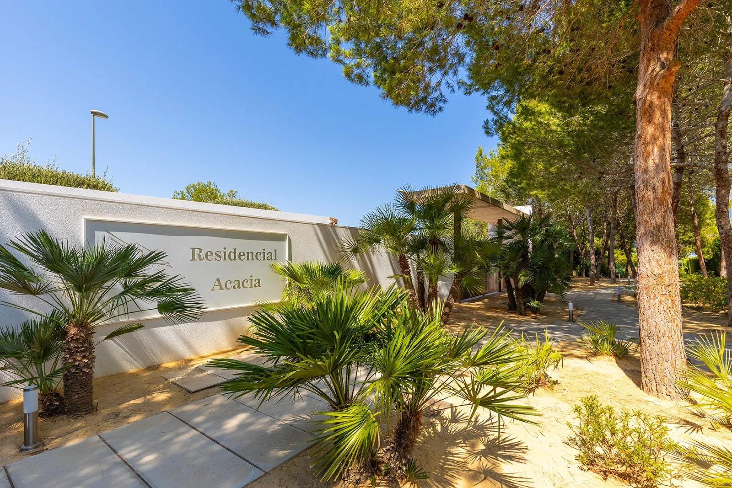 LAS COLINAS. ATICO CON SOLARIUM ENORME PRIVADO. 2 DORM. 2BAÑOS. GARAJE+TRASTERO.