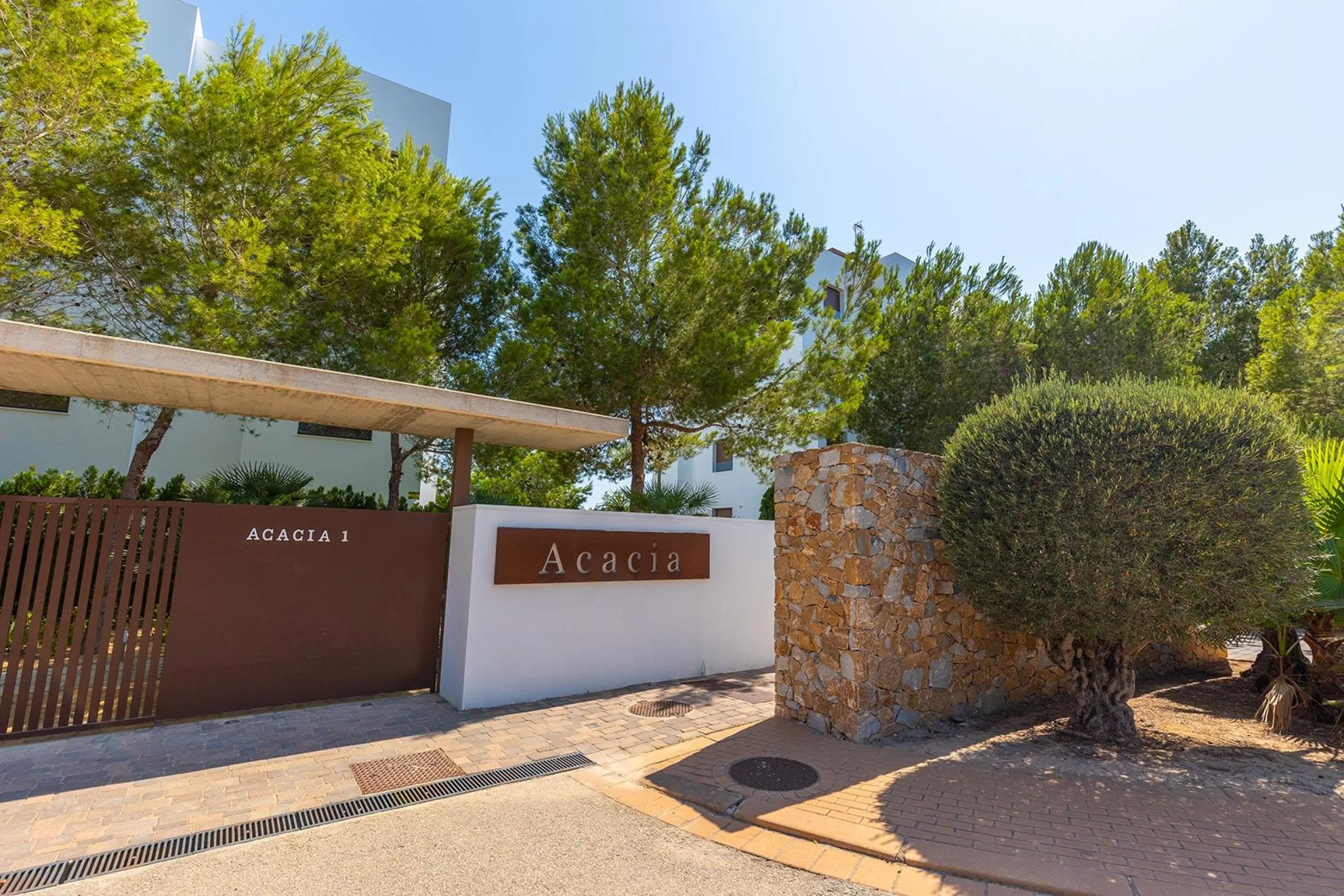 LAS COLINAS. ATICO CON SOLARIUM ENORME PRIVADO. 2 DORM. 2BAÑOS. GARAJE+TRASTERO.