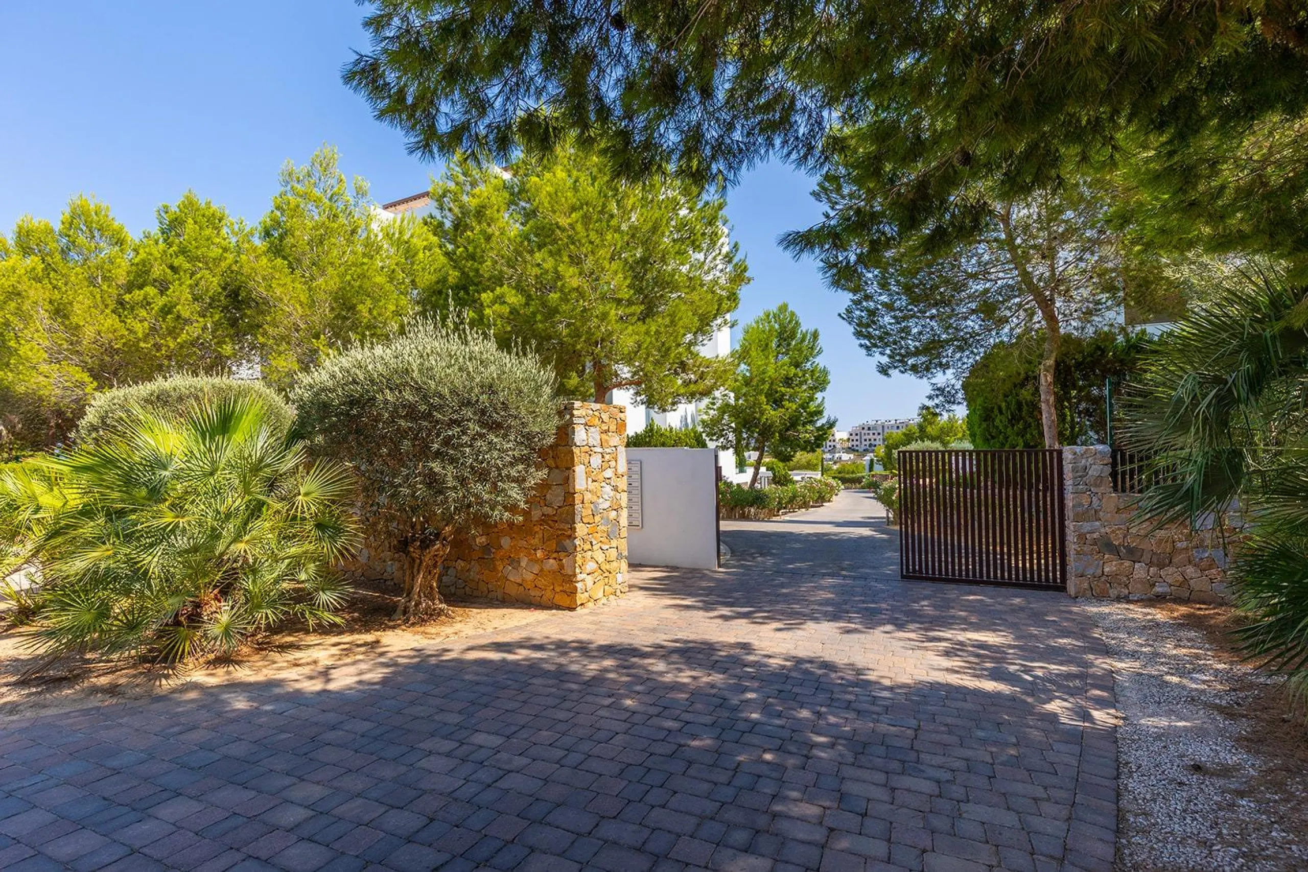 LAS COLINAS. ATICO CON SOLARIUM ENORME PRIVADO. 2 DORM. 2BAÑOS. GARAJE+TRASTERO.