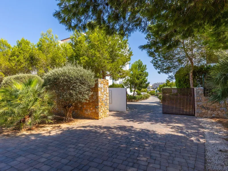 LAS COLINAS. ATICO CON SOLARIUM ENORME PRIVADO. 2 DORM. 2BAÑOS. GARAJE+TRASTERO.