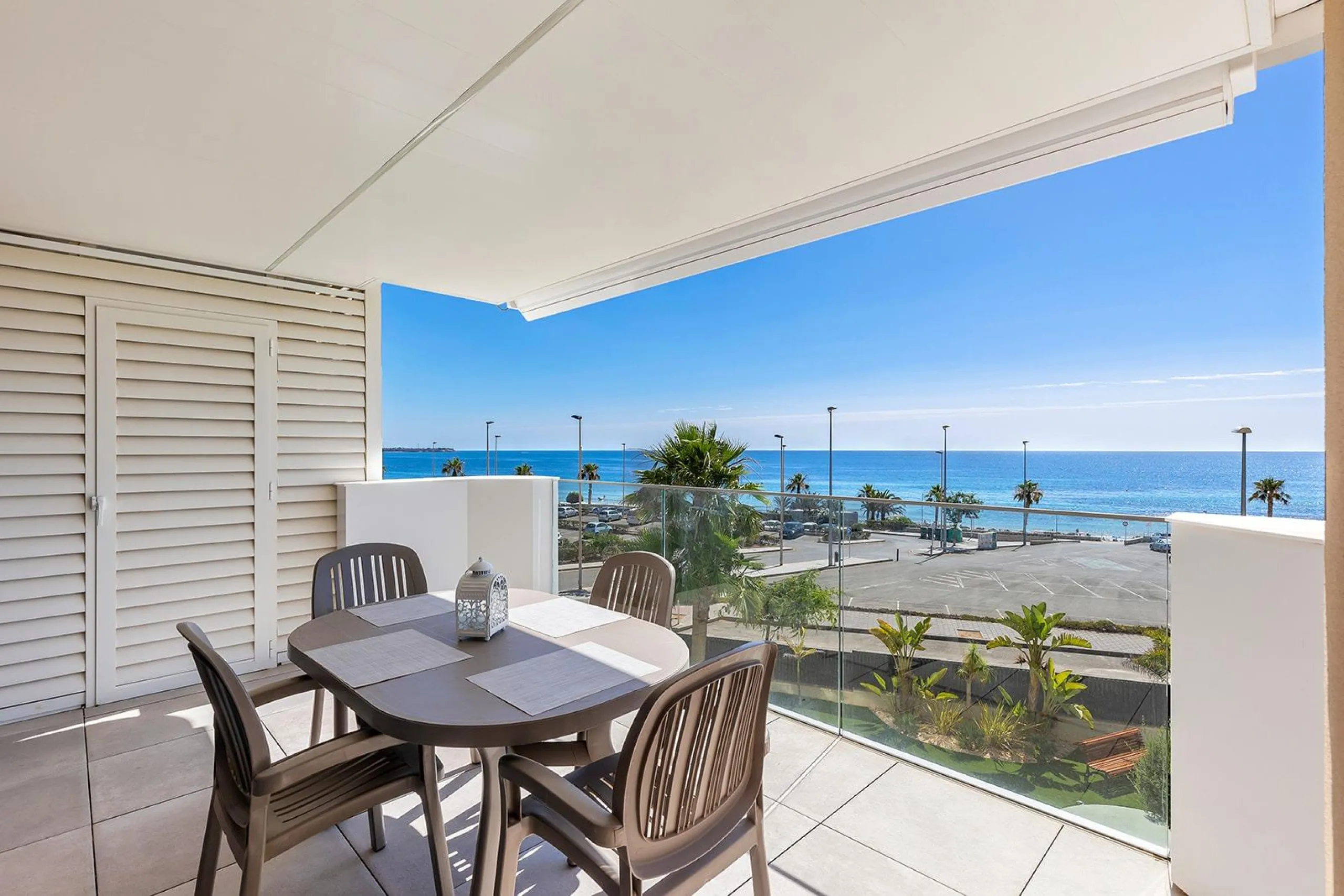 APARTAMENTO CON VISTAS AL MAR EN MIL PALMERAS. 2 DORM. 2 BAÑOS. GARAJE+TRASTERO. TERRAZA 20 M2.