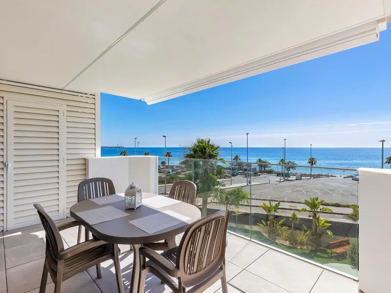 APARTAMENTO CON VISTAS AL MAR EN MIL PALMERAS. 2 DORM. 2 BAÑOS. GARAJE+TRASTERO. TERRAZA 20 M2.