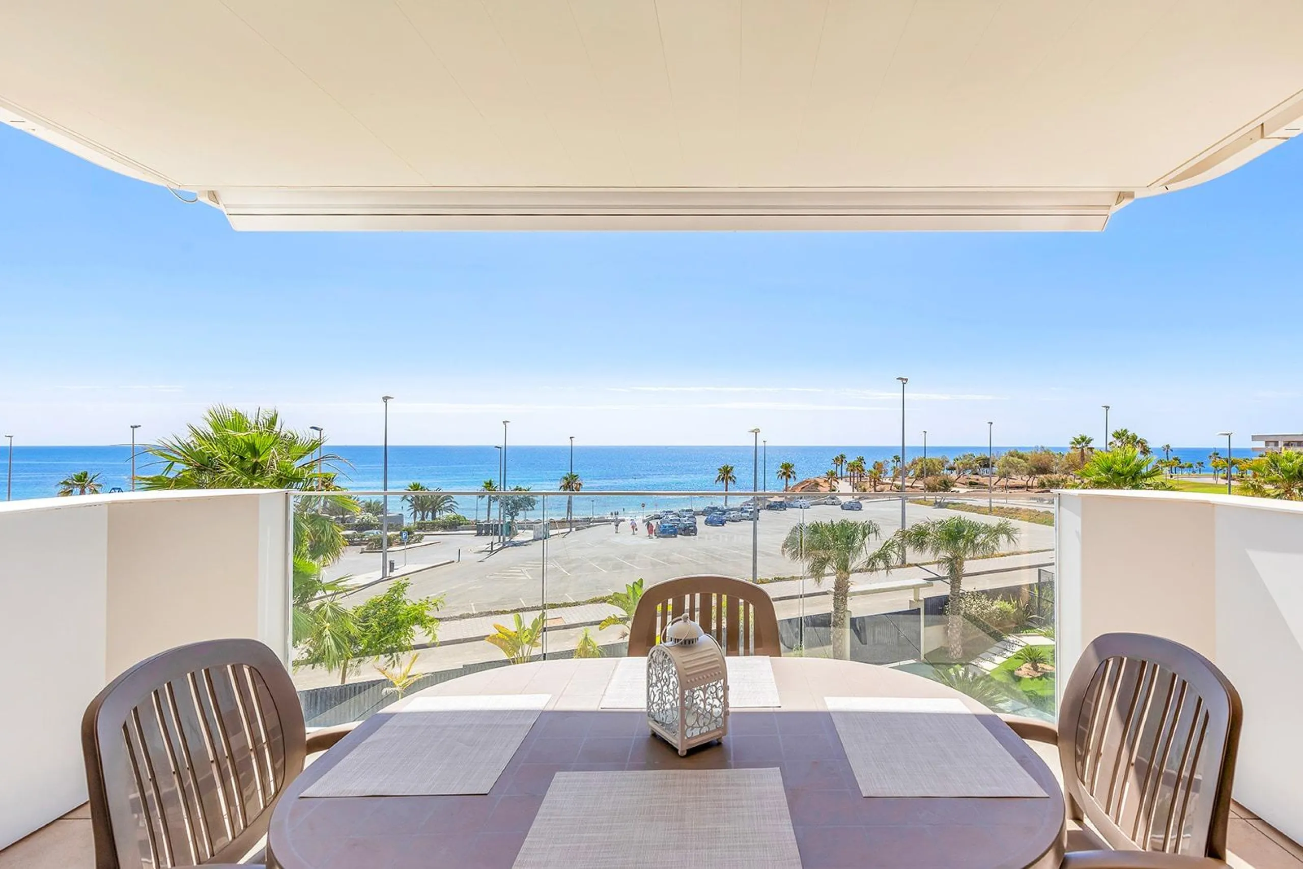 APARTAMENTO CON VISTAS AL MAR EN MIL PALMERAS. 2 DORM. 2 BAÑOS. GARAJE+TRASTERO. TERRAZA 20 M2.
