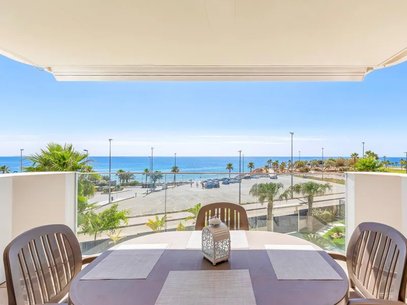 APARTAMENTO CON VISTAS AL MAR EN MIL PALMERAS. 2 DORM. 2 BAÑOS. GARAJE+TRASTERO. TERRAZA 20 M2.
