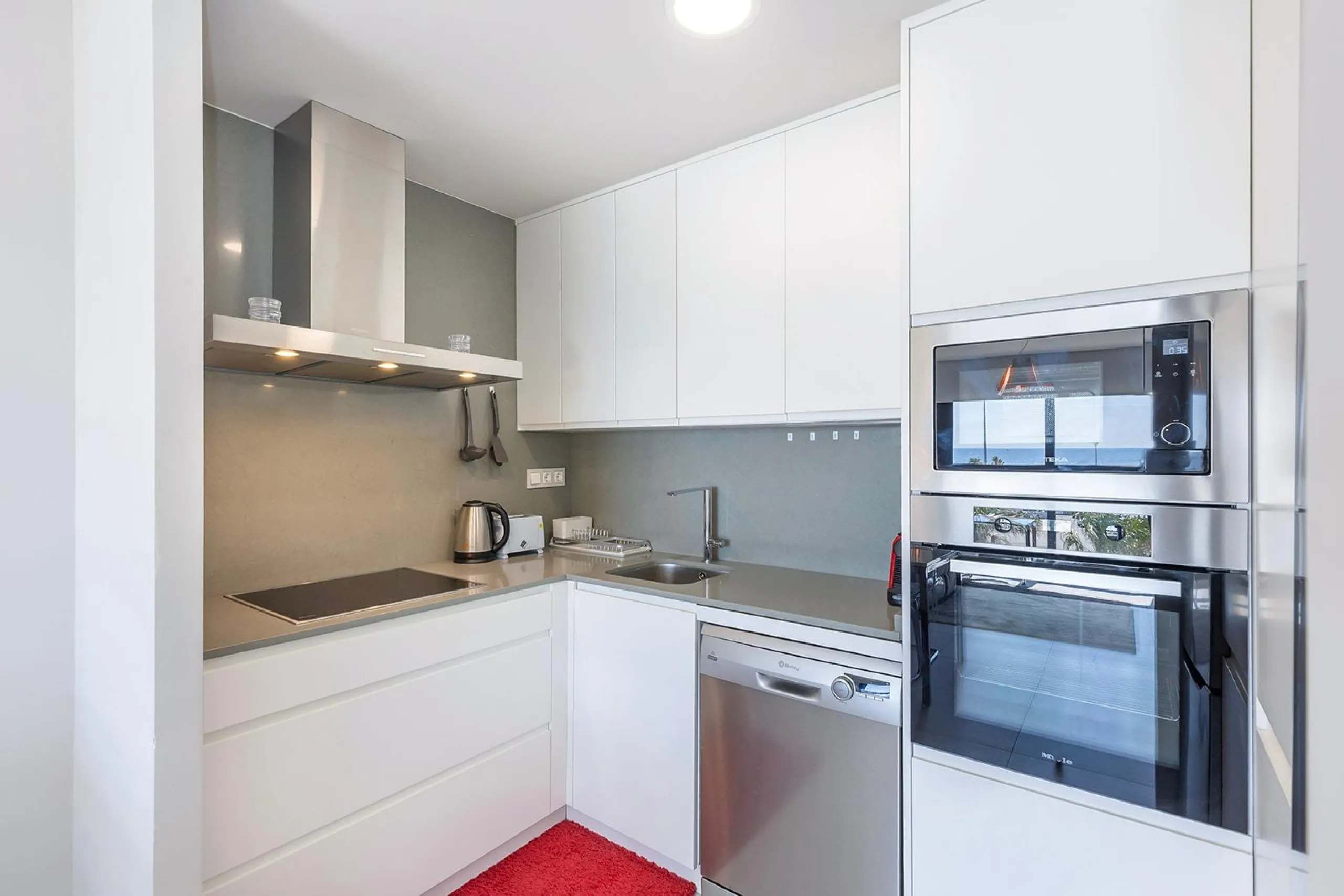 APARTAMENTO CON VISTAS AL MAR EN MIL PALMERAS. 2 DORM. 2 BAÑOS. GARAJE+TRASTERO. TERRAZA 20 M2.