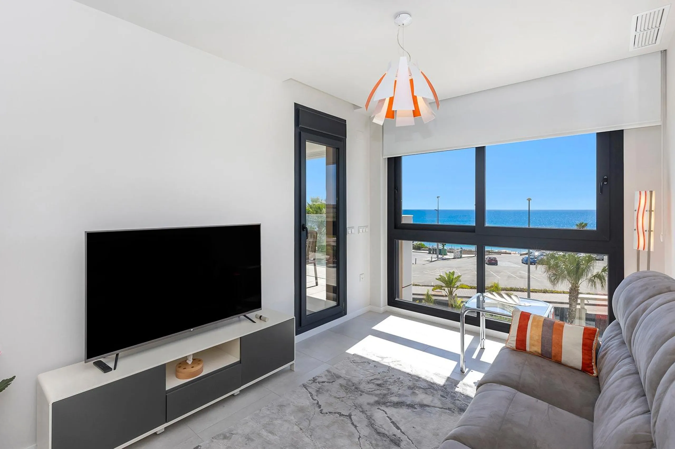 APARTAMENTO CON VISTAS AL MAR EN MIL PALMERAS. 2 DORM. 2 BAÑOS. GARAJE+TRASTERO. TERRAZA 20 M2.