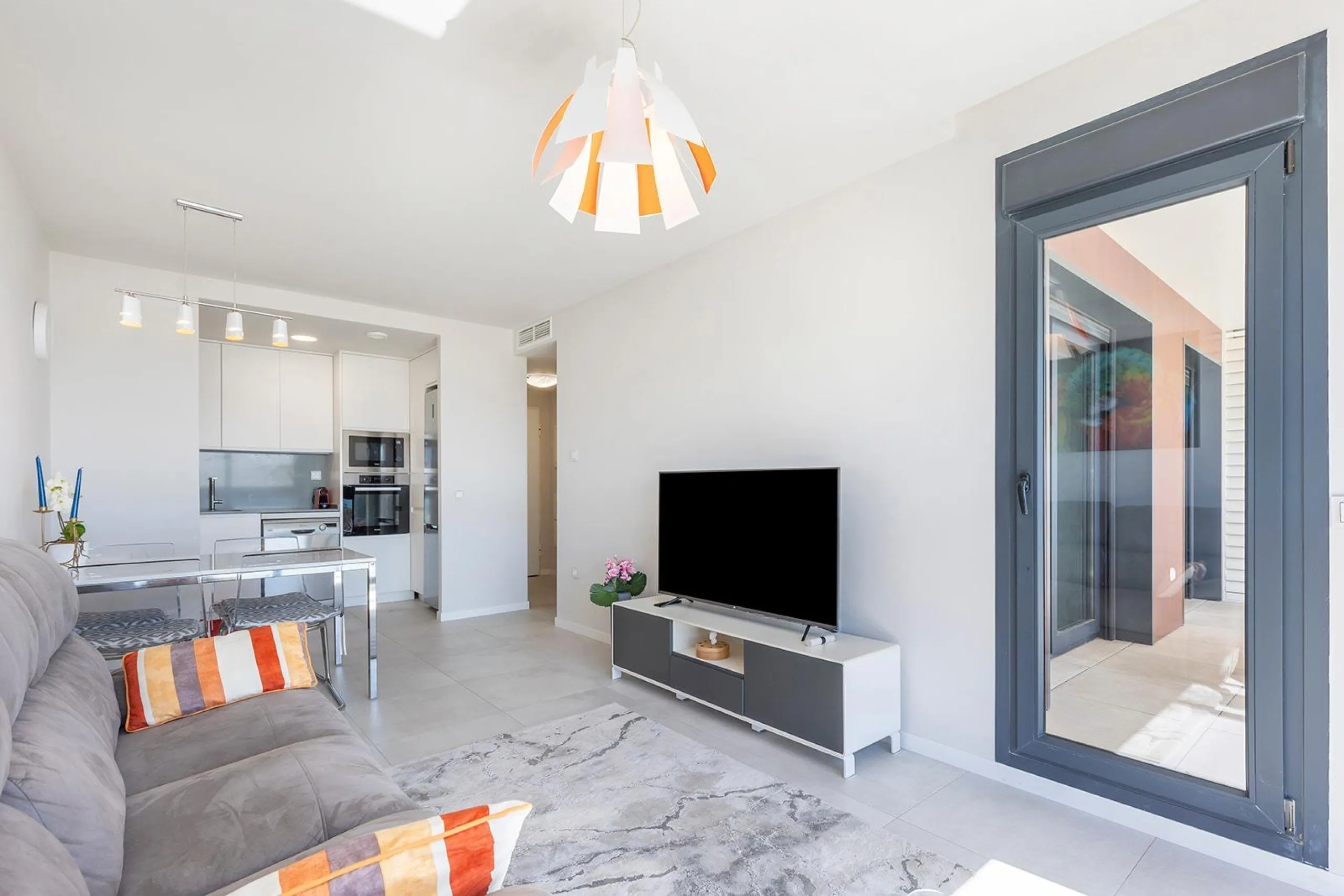 APARTAMENTO CON VISTAS AL MAR EN MIL PALMERAS. 2 DORM. 2 BAÑOS. GARAJE+TRASTERO. TERRAZA 20 M2.