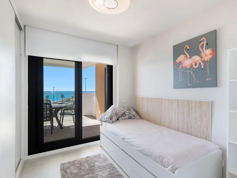 APARTAMENTO CON VISTAS AL MAR EN MIL PALMERAS. 2 DORM. 2 BAÑOS. GARAJE+TRASTERO. TERRAZA 20 M2.