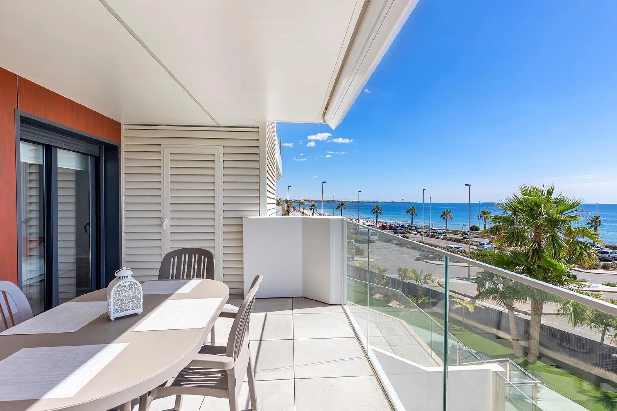 APARTAMENTO CON VISTAS AL MAR EN MIL PALMERAS. 2 DORM. 2 BAÑOS. GARAJE+TRASTERO. TERRAZA 20 M2.