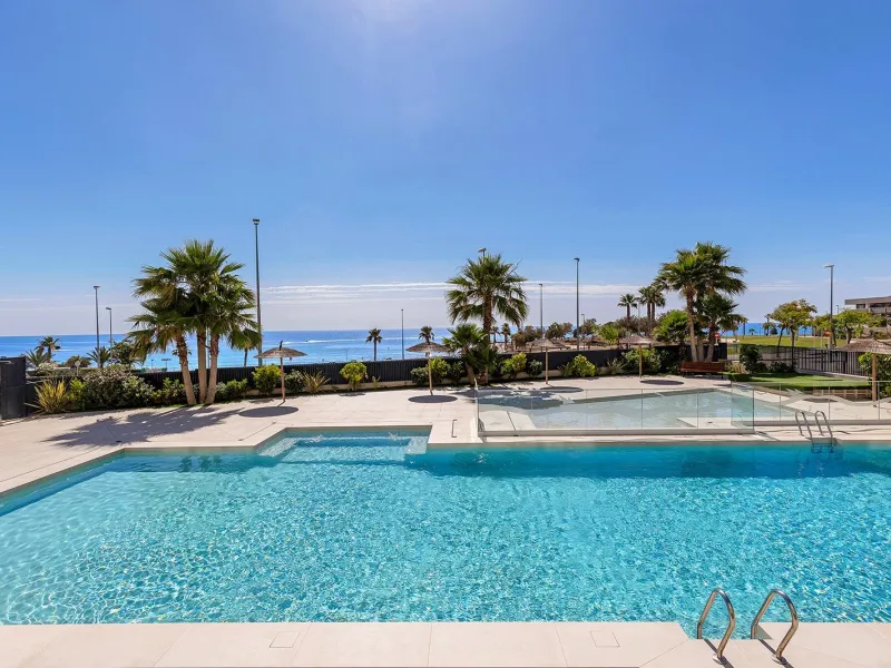 APARTAMENTO CON VISTAS AL MAR EN MIL PALMERAS. 2 DORM. 2 BAÑOS. GARAJE+TRASTERO. TERRAZA 20 M2.