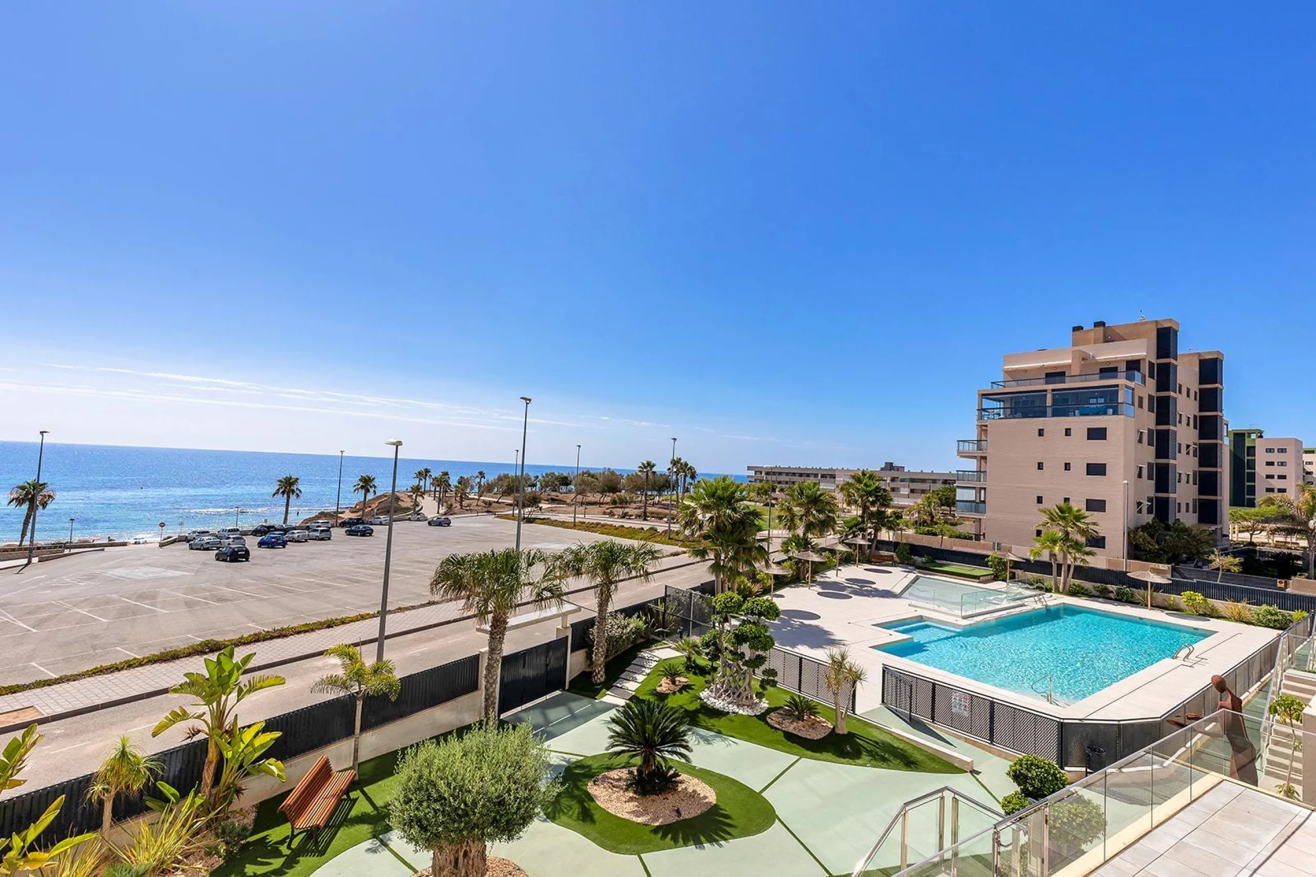 APARTAMENTO CON VISTAS AL MAR EN MIL PALMERAS. 2 DORM. 2 BAÑOS. GARAJE+TRASTERO. TERRAZA 20 M2.