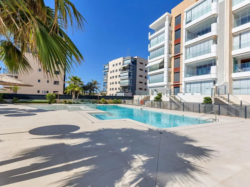 APARTAMENTO CON VISTAS AL MAR EN MIL PALMERAS. 2 DORM. 2 BAÑOS. GARAJE+TRASTERO. TERRAZA 20 M2.