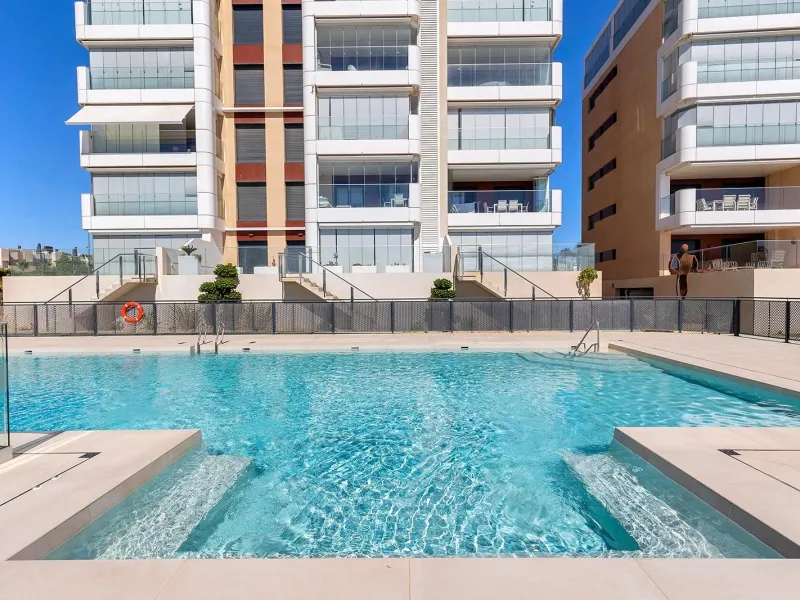 APARTAMENTO CON VISTAS AL MAR EN MIL PALMERAS. 2 DORM. 2 BAÑOS. GARAJE+TRASTERO. TERRAZA 20 M2.