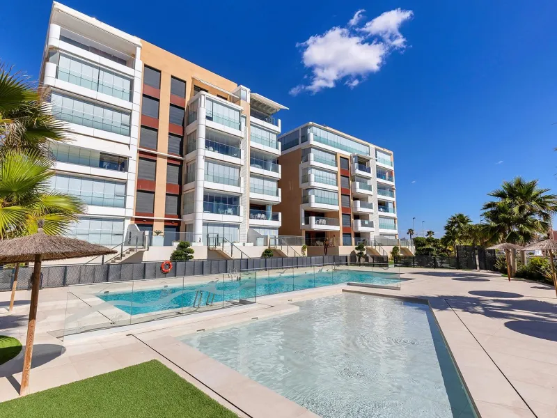 APARTAMENTO CON VISTAS AL MAR EN MIL PALMERAS. 2 DORM. 2 BAÑOS. GARAJE+TRASTERO. TERRAZA 20 M2.
