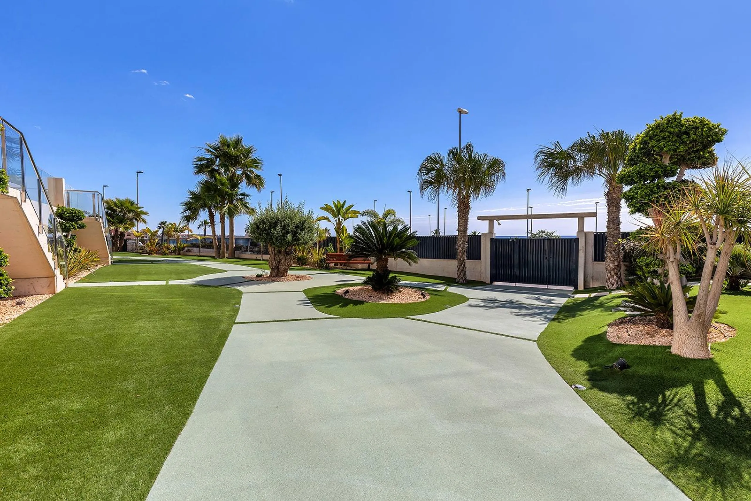 APARTAMENTO CON VISTAS AL MAR EN MIL PALMERAS. 2 DORM. 2 BAÑOS. GARAJE+TRASTERO. TERRAZA 20 M2.