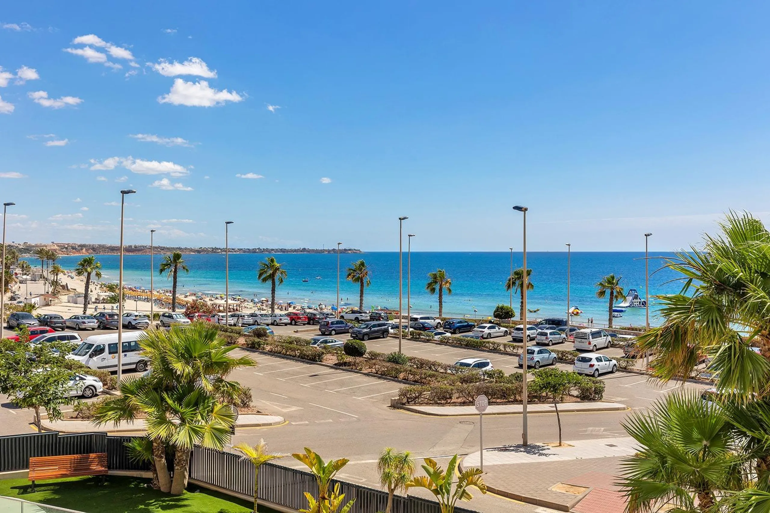 APARTAMENTO CON VISTAS AL MAR EN MIL PALMERAS. 2 DORM. 2 BAÑOS. GARAJE+TRASTERO. TERRAZA 20 M2.