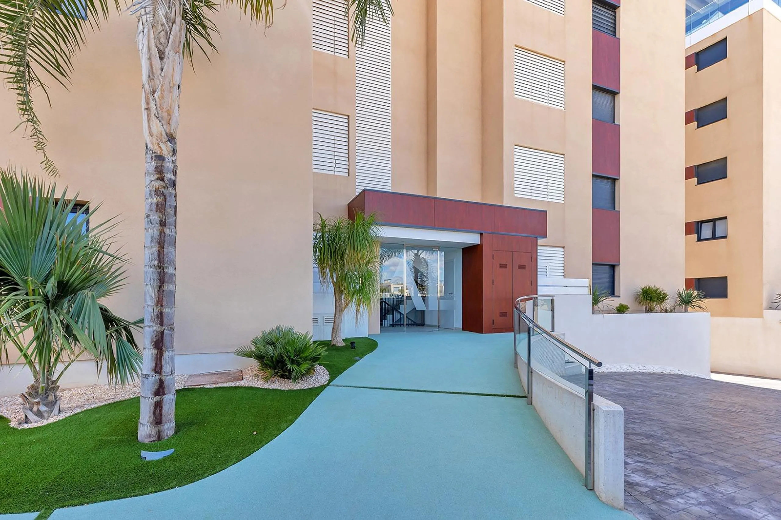 APARTAMENTO CON VISTAS AL MAR EN MIL PALMERAS. 2 DORM. 2 BAÑOS. GARAJE+TRASTERO. TERRAZA 20 M2.