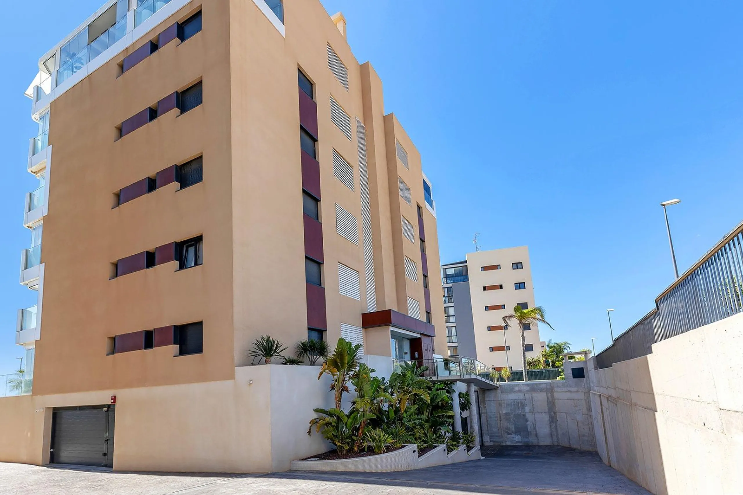 APARTAMENTO CON VISTAS AL MAR EN MIL PALMERAS. 2 DORM. 2 BAÑOS. GARAJE+TRASTERO. TERRAZA 20 M2.