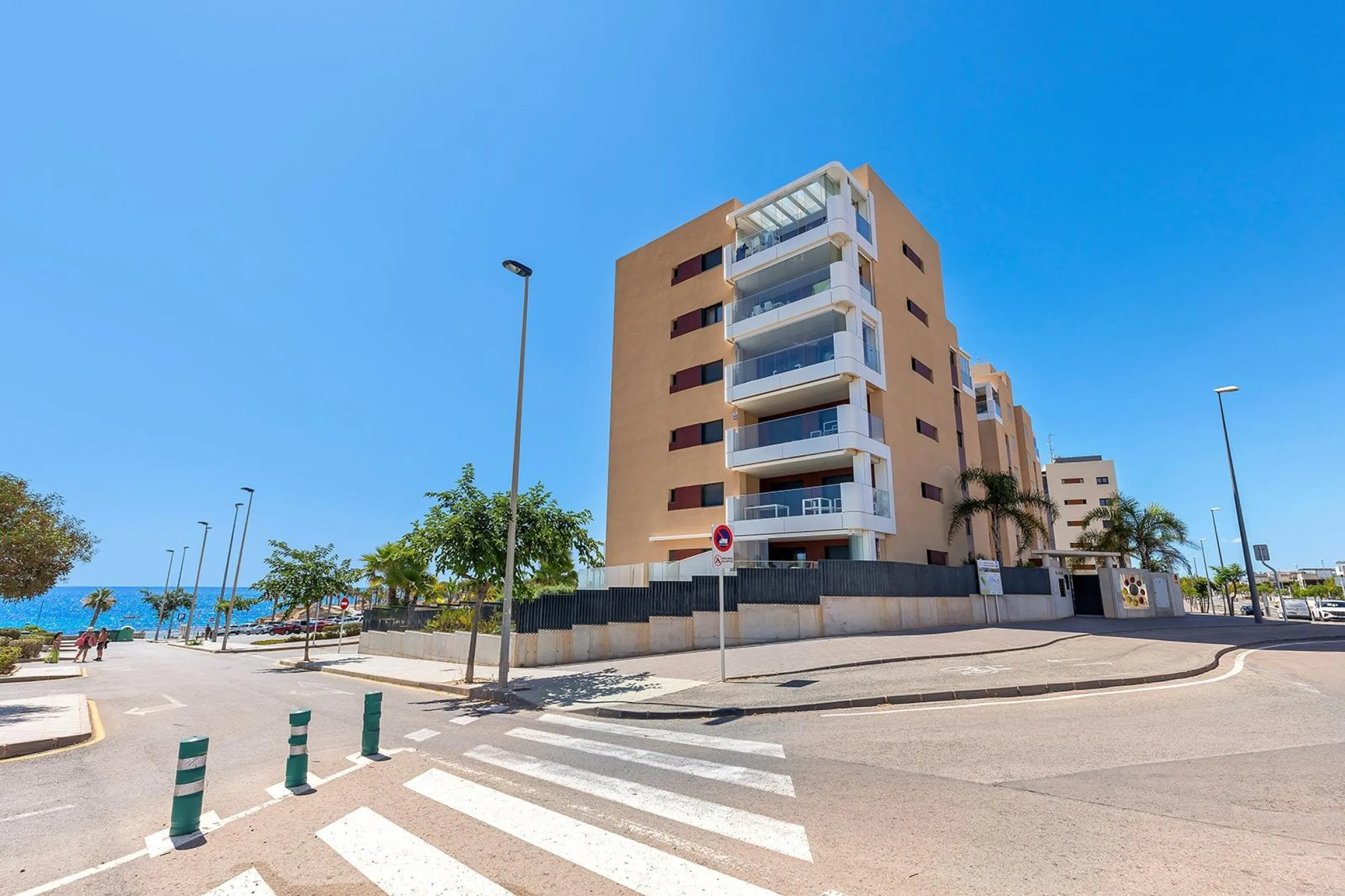 APARTAMENTO CON VISTAS AL MAR EN MIL PALMERAS. 2 DORM. 2 BAÑOS. GARAJE+TRASTERO. TERRAZA 20 M2.