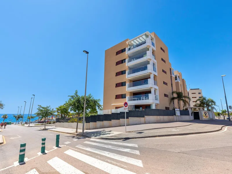APARTAMENTO CON VISTAS AL MAR EN MIL PALMERAS. 2 DORM. 2 BAÑOS. GARAJE+TRASTERO. TERRAZA 20 M2.