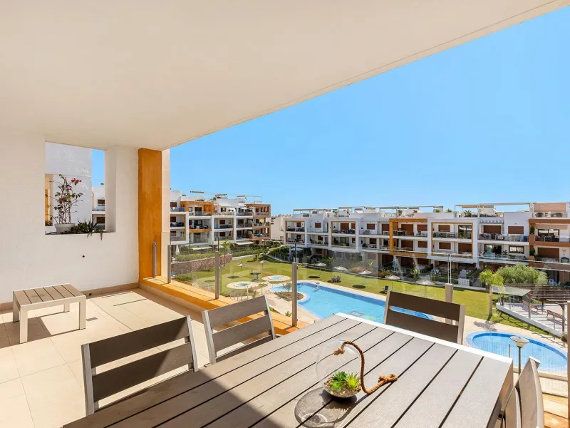 ESPECTACULAR APARTAMENTO CON LICENCIA TURISTICA. 3 DORM. 2 BAÑOS. GARAJE. PISCINA.