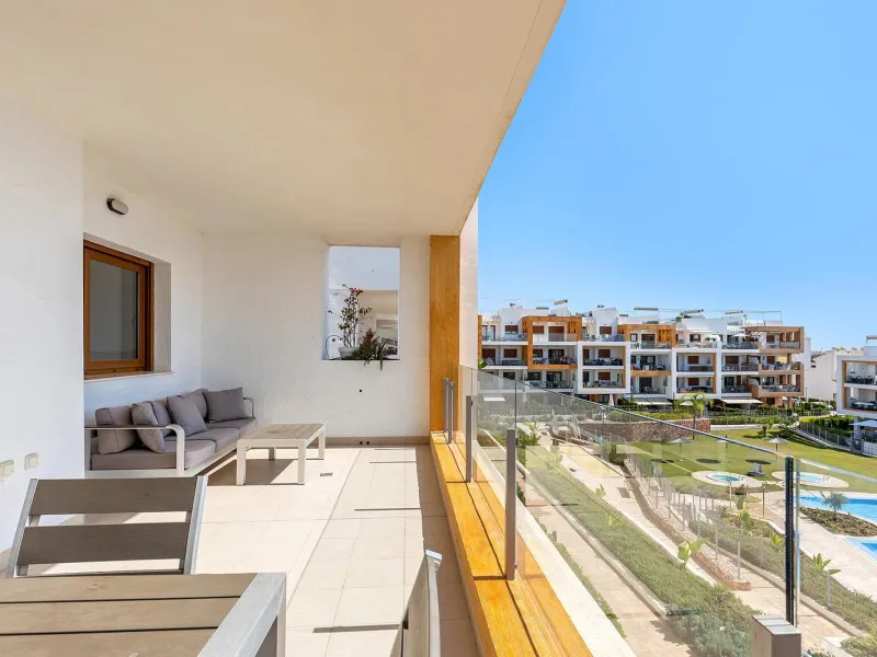 ESPECTACULAR APARTAMENTO CON LICENCIA TURISTICA. 3 DORM. 2 BAÑOS. GARAJE. PISCINA.