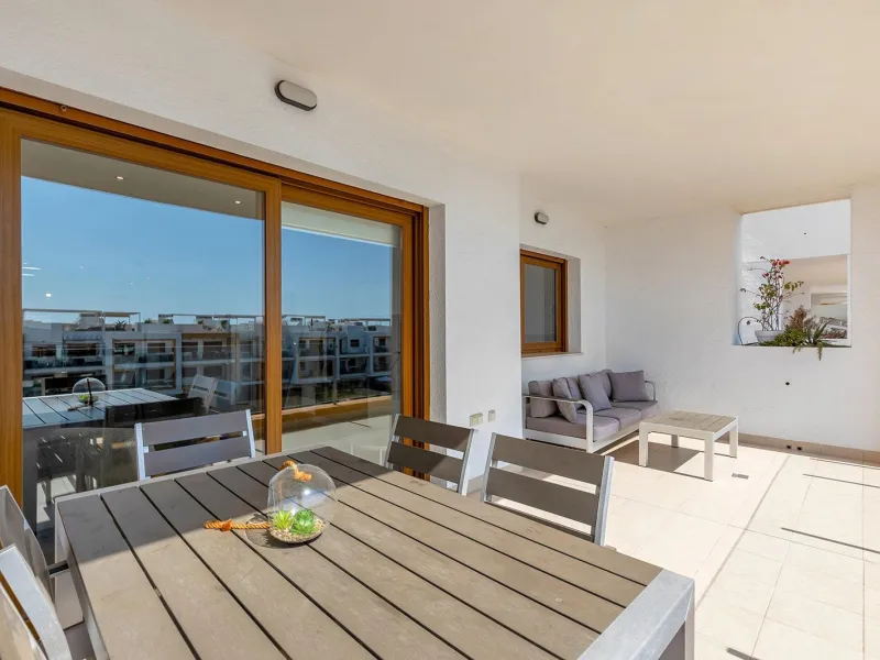 ESPECTACULAR APARTAMENTO CON LICENCIA TURISTICA. 3 DORM. 2 BAÑOS. GARAJE. PISCINA.