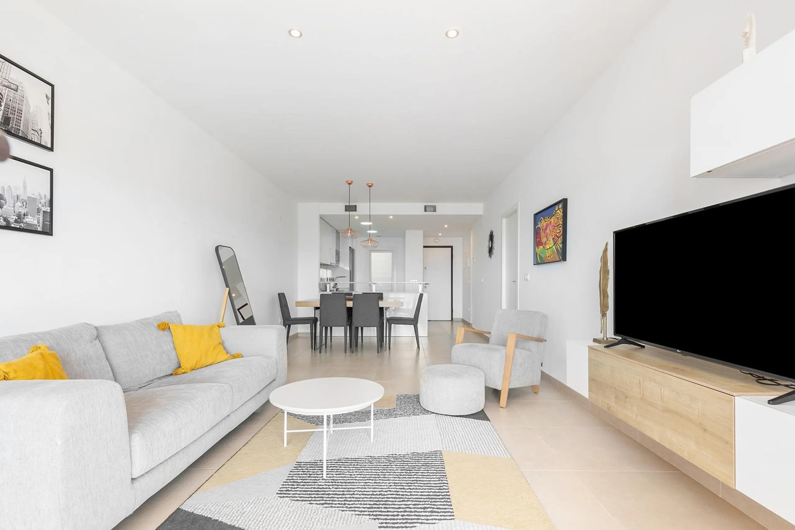 ESPECTACULAR APARTAMENTO CON LICENCIA TURISTICA. 3 DORM. 2 BAÑOS. GARAJE. PISCINA.