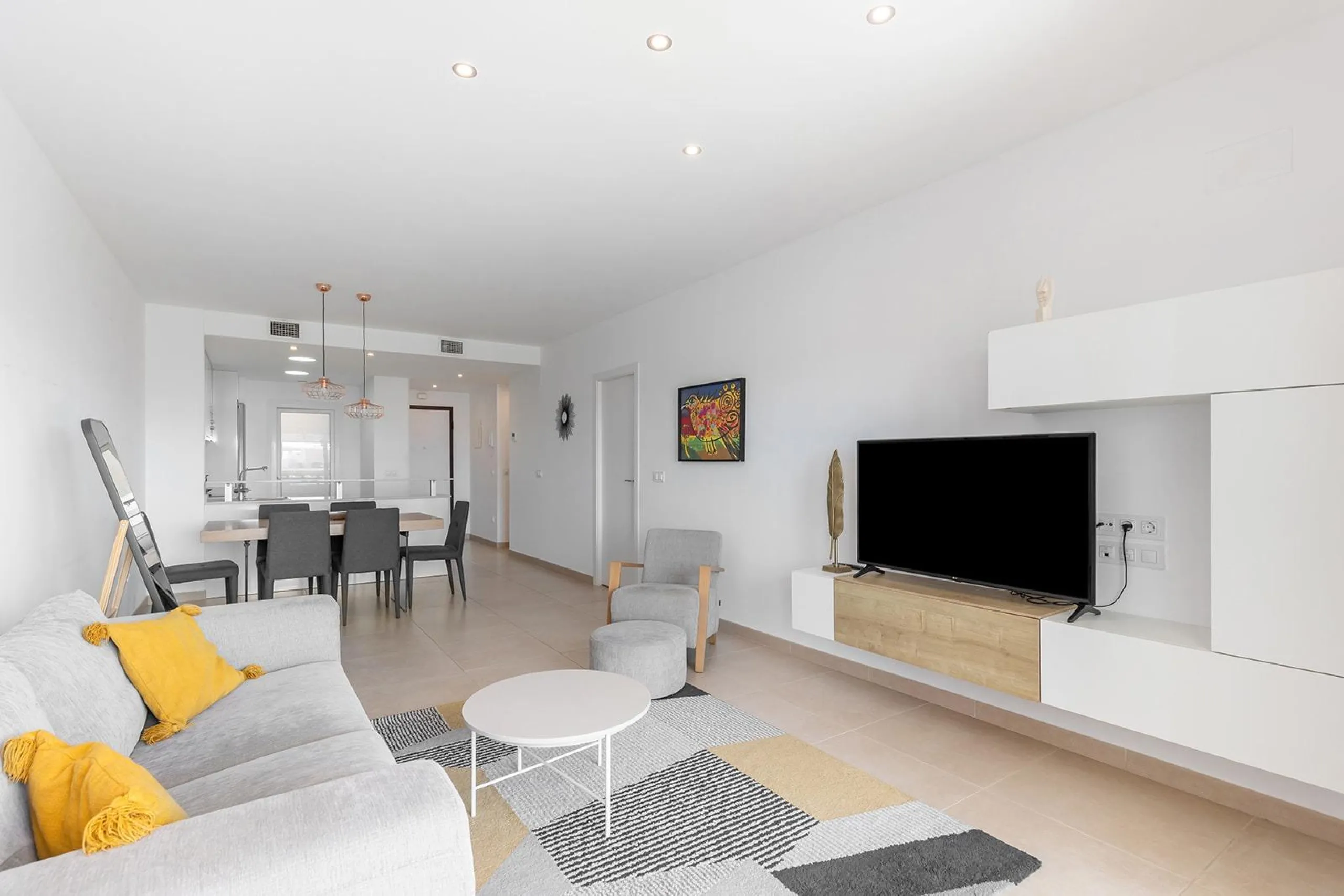 ESPECTACULAR APARTAMENTO CON LICENCIA TURISTICA. 3 DORM. 2 BAÑOS. GARAJE. PISCINA.