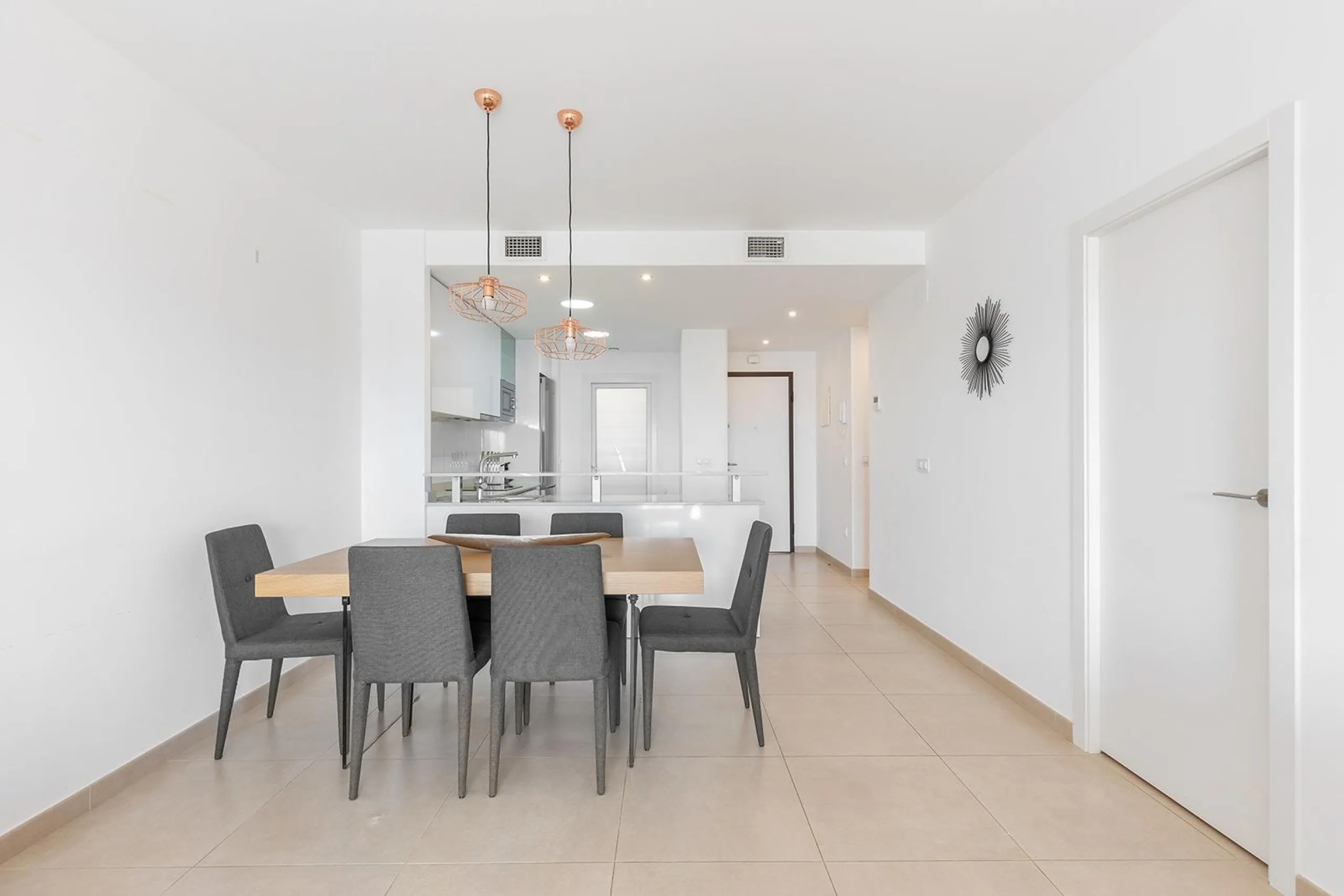 ESPECTACULAR APARTAMENTO CON LICENCIA TURISTICA. 3 DORM. 2 BAÑOS. GARAJE. PISCINA.