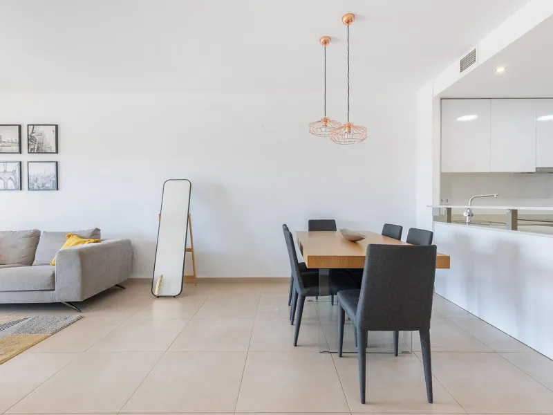 ESPECTACULAR APARTAMENTO CON LICENCIA TURISTICA. 3 DORM. 2 BAÑOS. GARAJE. PISCINA.