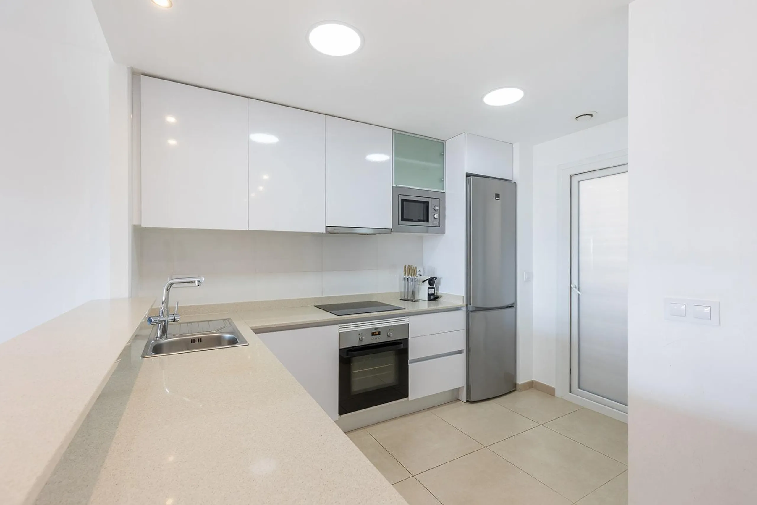 ESPECTACULAR APARTAMENTO CON LICENCIA TURISTICA. 3 DORM. 2 BAÑOS. GARAJE. PISCINA.