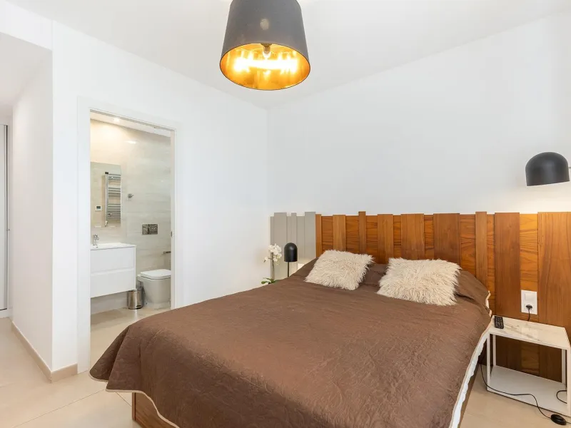 ESPECTACULAR APARTAMENTO CON LICENCIA TURISTICA. 3 DORM. 2 BAÑOS. GARAJE. PISCINA.