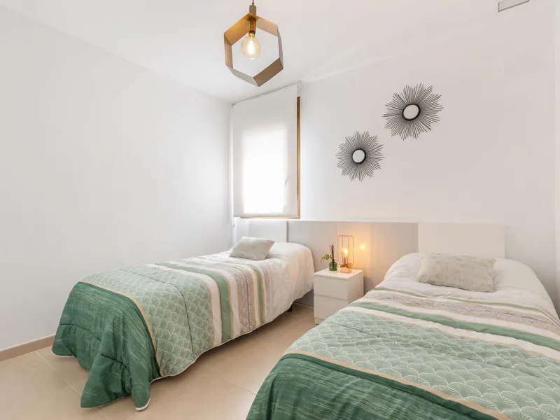 ESPECTACULAR APARTAMENTO CON LICENCIA TURISTICA. 3 DORM. 2 BAÑOS. GARAJE. PISCINA.