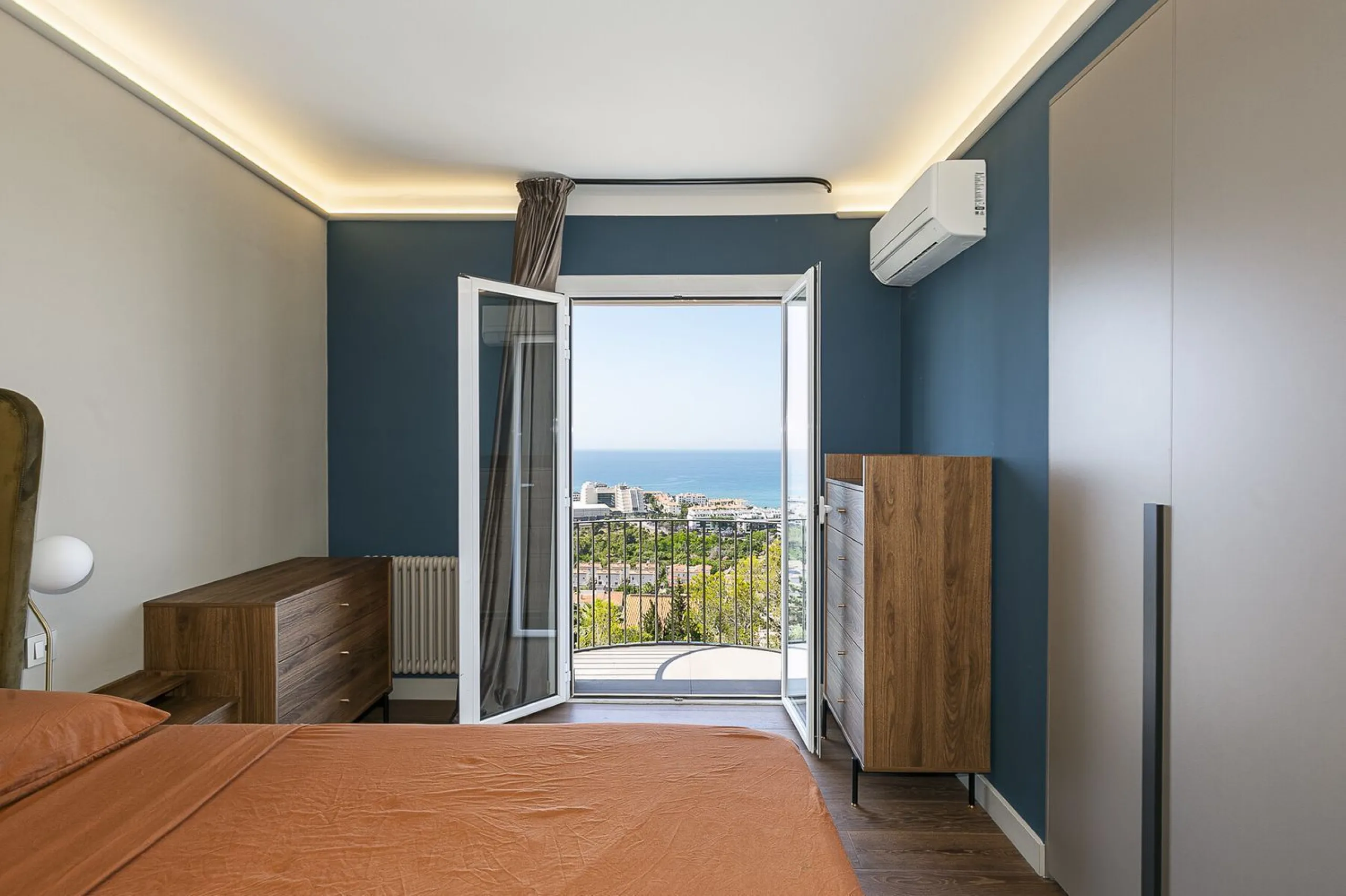 South-Facing Villa with Panoramic Sea Views in Levantina, Sitges