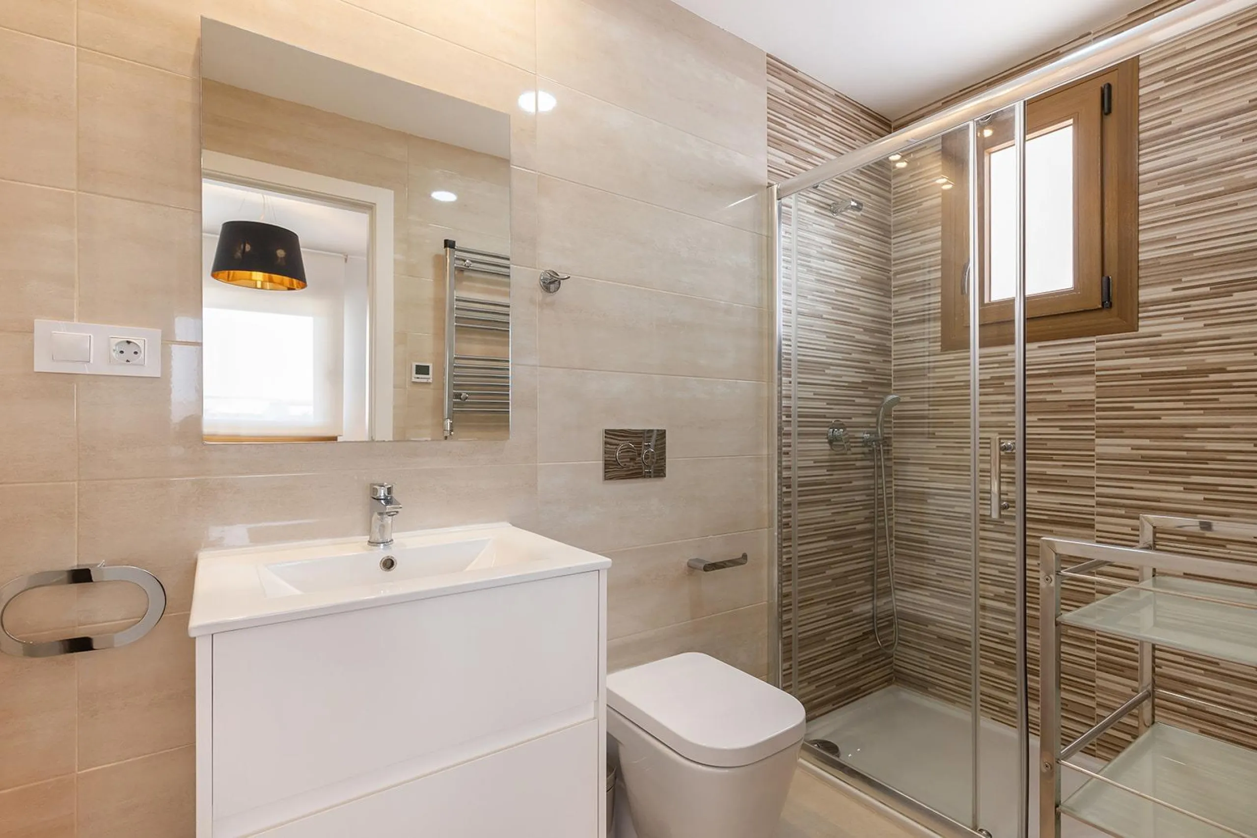 ESPECTACULAR APARTAMENTO CON LICENCIA TURISTICA. 3 DORM. 2 BAÑOS. GARAJE. PISCINA.