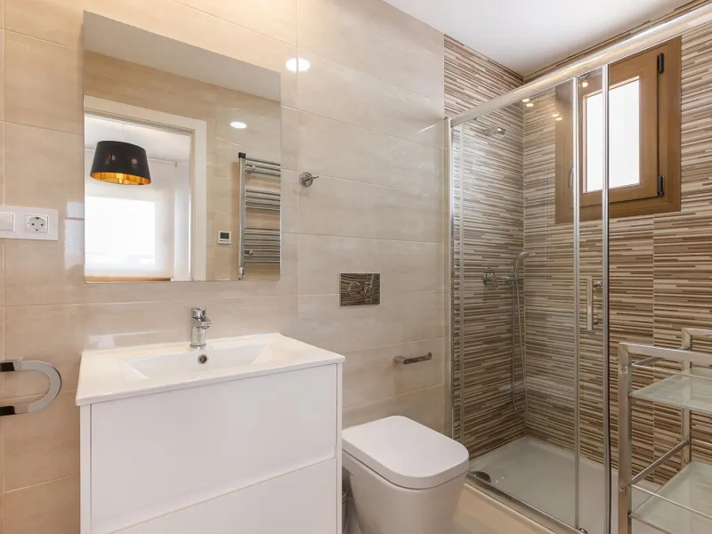 ESPECTACULAR APARTAMENTO CON LICENCIA TURISTICA. 3 DORM. 2 BAÑOS. GARAJE. PISCINA.