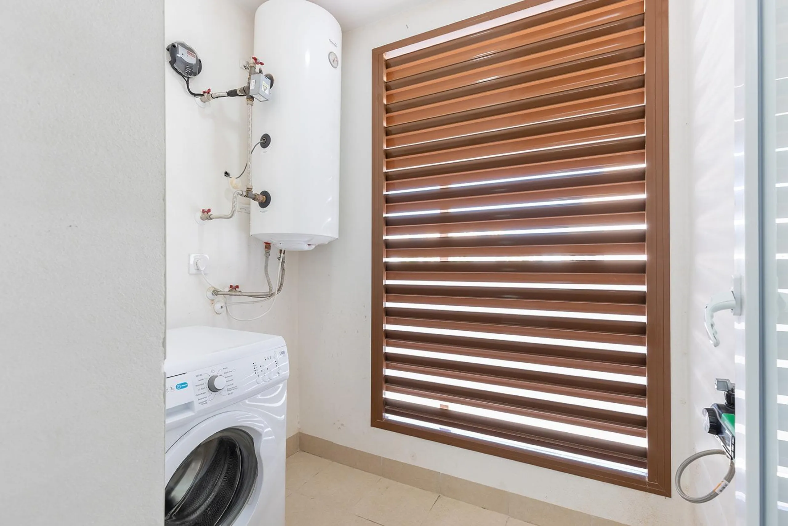 ESPECTACULAR APARTAMENTO CON LICENCIA TURISTICA. 3 DORM. 2 BAÑOS. GARAJE. PISCINA.