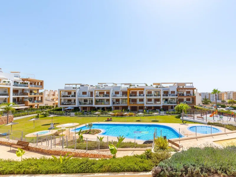 ESPECTACULAR APARTAMENTO CON LICENCIA TURISTICA. 3 DORM. 2 BAÑOS. GARAJE. PISCINA.