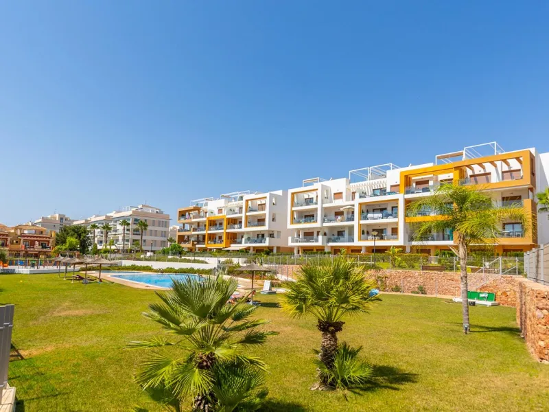 ESPECTACULAR APARTAMENTO CON LICENCIA TURISTICA. 3 DORM. 2 BAÑOS. GARAJE. PISCINA.