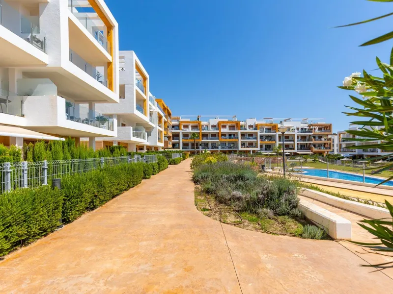 ESPECTACULAR APARTAMENTO CON LICENCIA TURISTICA. 3 DORM. 2 BAÑOS. GARAJE. PISCINA.