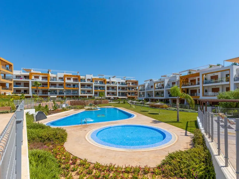 ESPECTACULAR APARTAMENTO CON LICENCIA TURISTICA. 3 DORM. 2 BAÑOS. GARAJE. PISCINA.