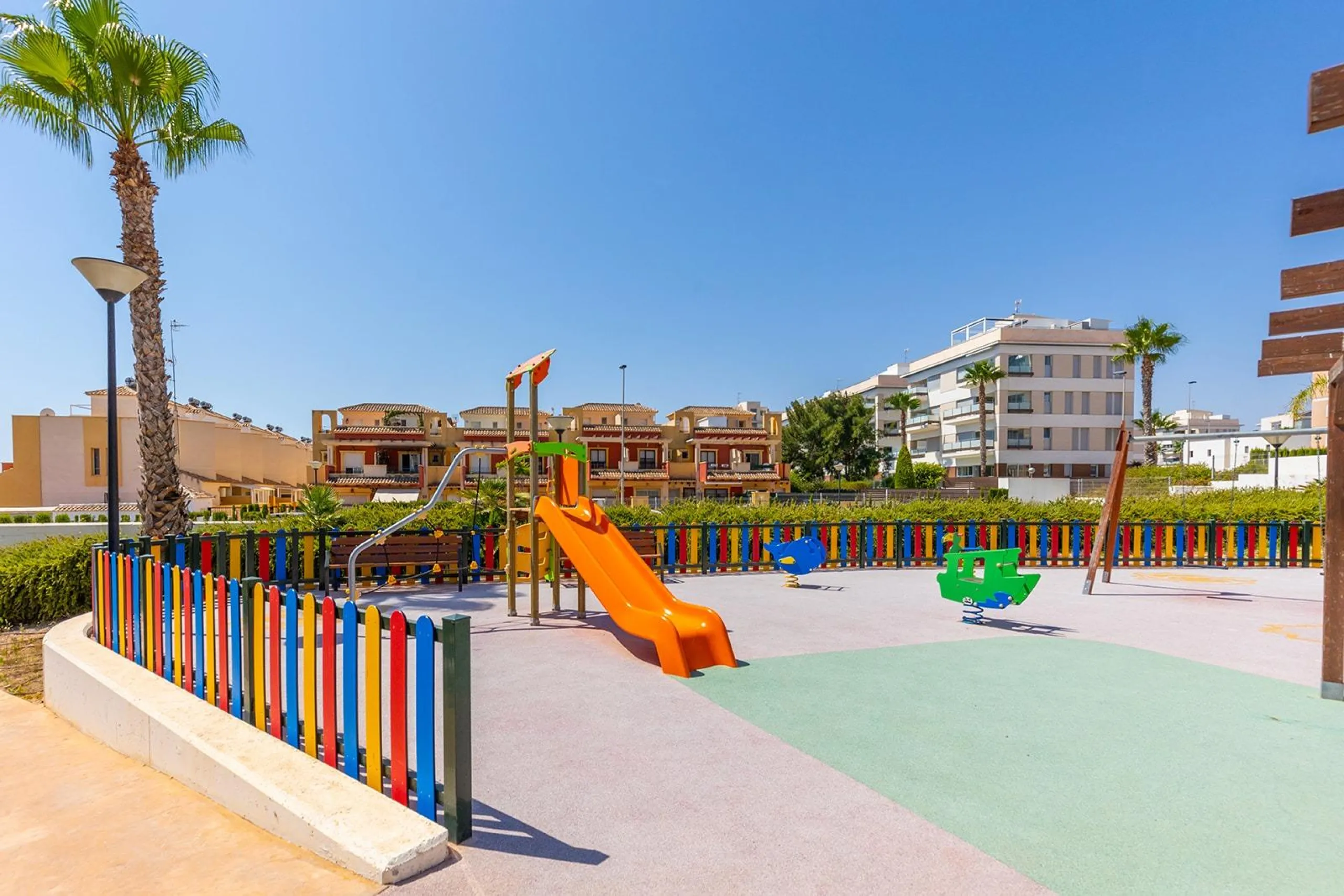 ESPECTACULAR APARTAMENTO CON LICENCIA TURISTICA. 3 DORM. 2 BAÑOS. GARAJE. PISCINA.