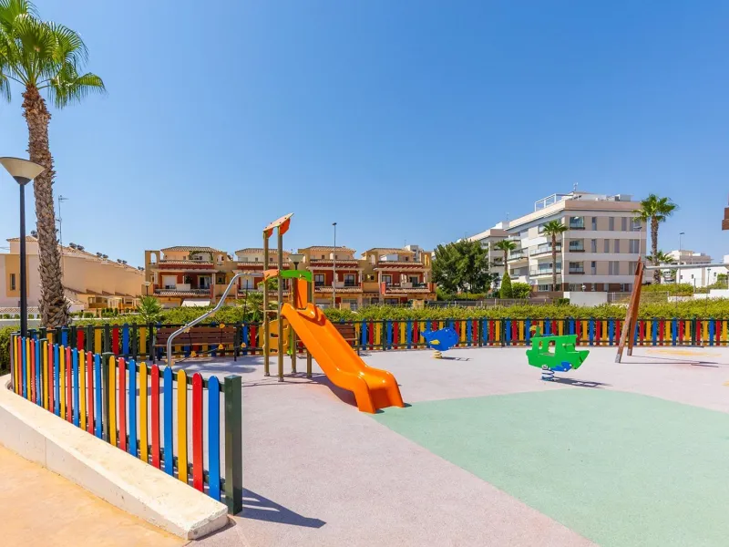 ESPECTACULAR APARTAMENTO CON LICENCIA TURISTICA. 3 DORM. 2 BAÑOS. GARAJE. PISCINA.