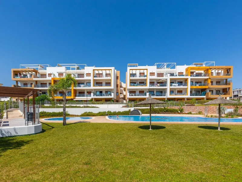ESPECTACULAR APARTAMENTO CON LICENCIA TURISTICA. 3 DORM. 2 BAÑOS. GARAJE. PISCINA.
